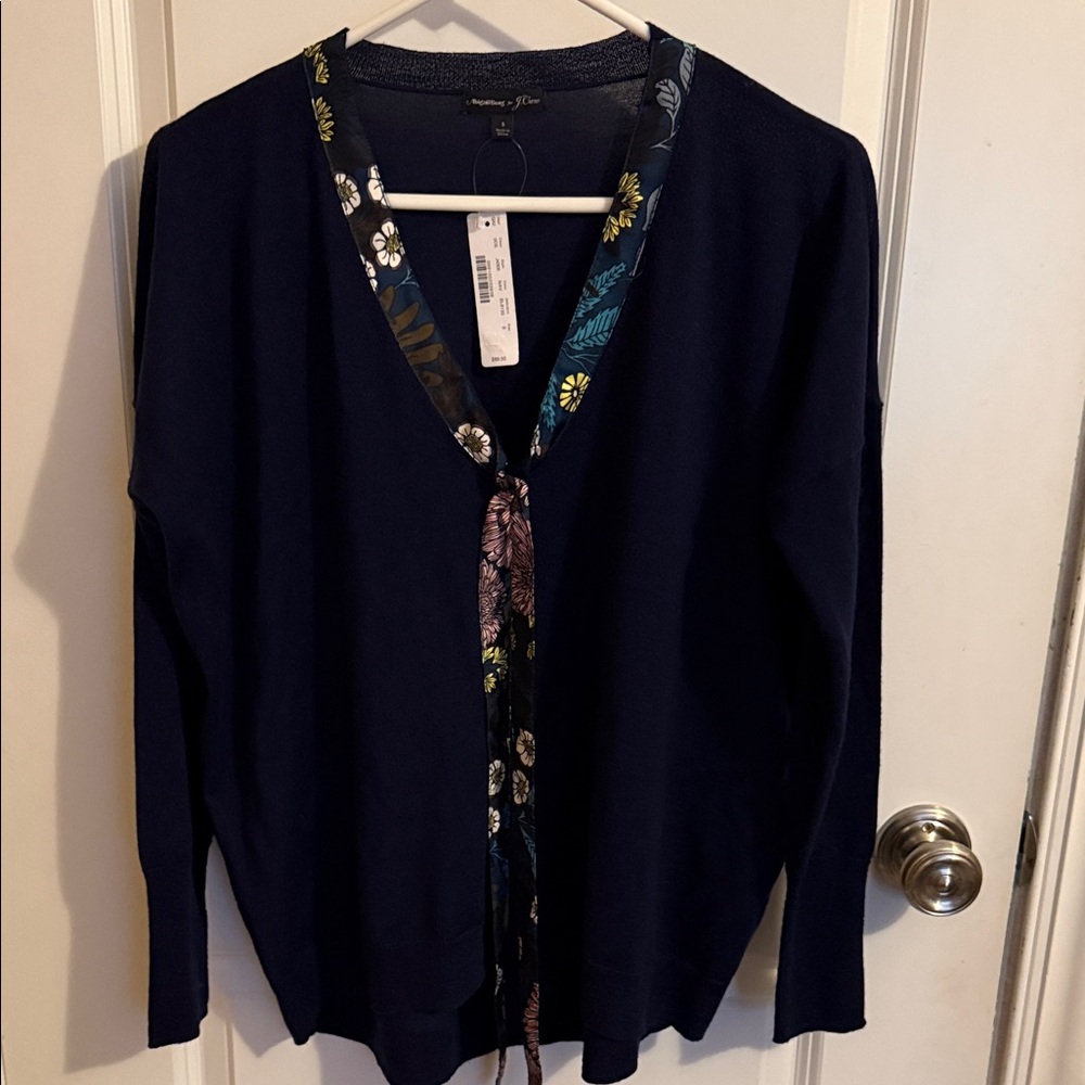 Abigail Borg for J Crew Sophisticated Navy Floral-Trim v-neck Sweater, Women’s S